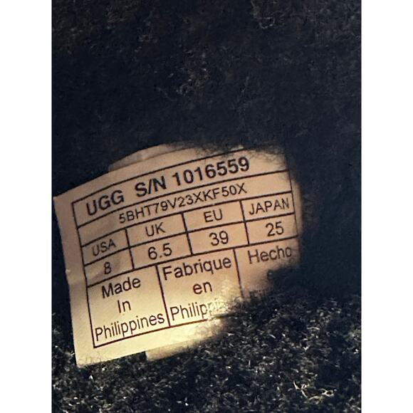 UGG Sheepskin Classic Short Boots Women 8 Black Outdoor Cabin Chic Travel Winter - Picture 2 of 10